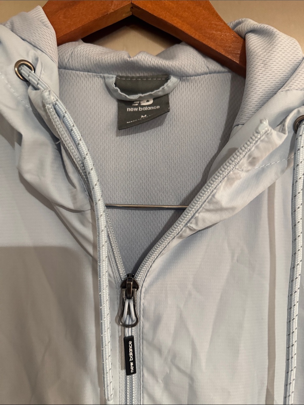 New Balance Women’s Hooded Windbreaker Jacket Light Blue Size M Lightweight Full - Picture 3 of 8